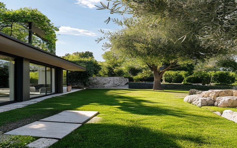 Aperçu du configurateur : une piscine placée dans un jardin